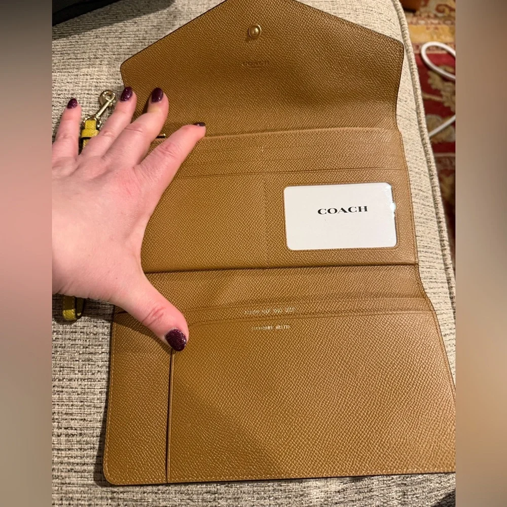 Coach Chartreuse Pebbled Leather Envelope Wristlet Wallet Gold Hardware BNNU